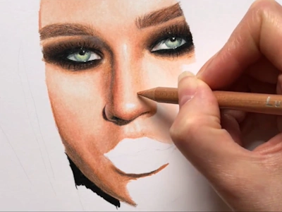 كيفية رسم البورتريه بأقلام التلوين